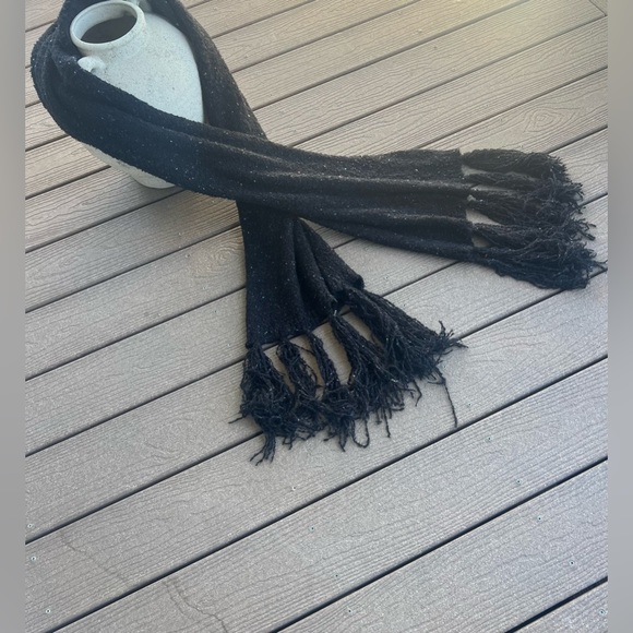 13. ALTAR’D STATE Convertible Infinity Scarf Shimmer Black. One size - Picture 2 of 6